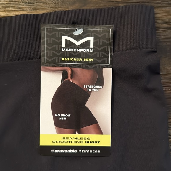 Maidenform Basically Sexy Black Seamless Smoothing Shorts Large NWT - Picture 3 of 11